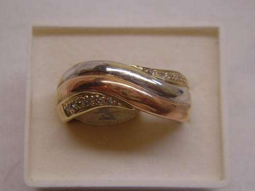 9 ct GOLD DIAMOND RING 3 COLOUR GOLD