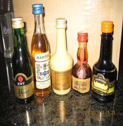 Highly collectable Miniature liquor bottles  Estate 00199/013