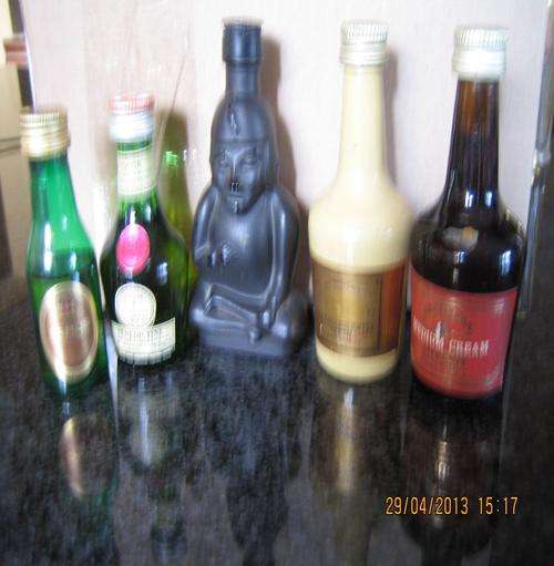 Highly collectable Miniature liquor bottles  Estate 00200/013