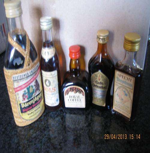 Highly collectable Miniature liquor bottles  Estate 00201/013