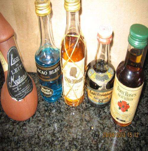 Highly collectable Miniature liquor bottles  Estate 00203/013