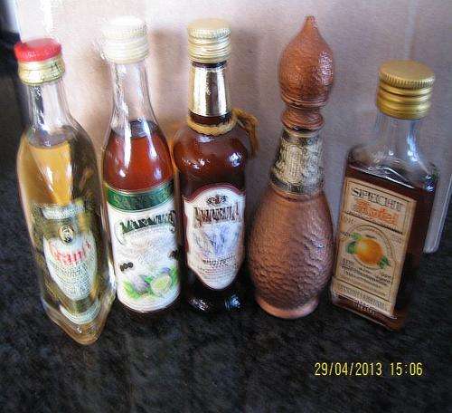 Highly collectable Miniature liquor bottles  Estate 00207/013