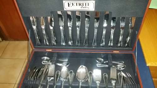 112 piece cutlery set in wooden canteen bead design (AS NEW)