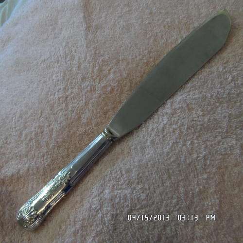 LOVELY 'KINGS PATTERN' CAKE KNIFE.