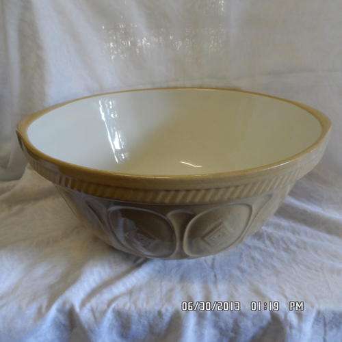 A LARGE TG GREEN MIXING BOWL.FROM OUMAS DAYS.