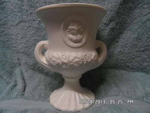 BEAUTIFUL CAMEO WHITE URN.