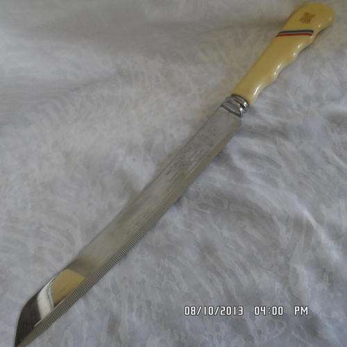 A QUEENS CORONATION 1953 BREAD KNIFE .