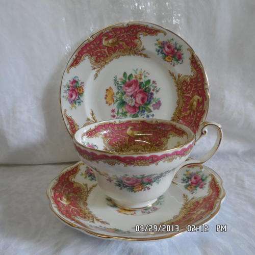 LOVELY 'FOLEY' FINE BONE CHINA TRIO 'MONTROSE PATTERN.