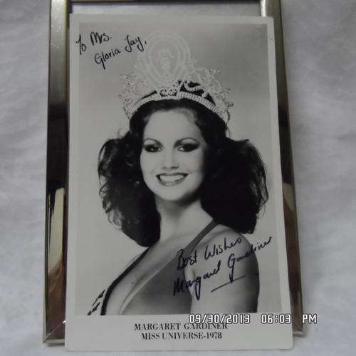 WOW LOOK AT THIS. ORIGINAL SIGNED POSTCARD OF MARGARET GARDINER.1978