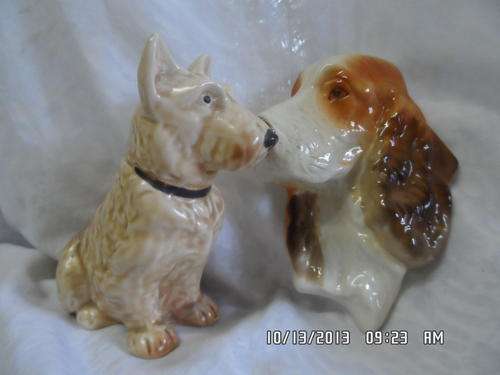 SYLVAC TYPE DOG AND DOG WALL PLAQUE