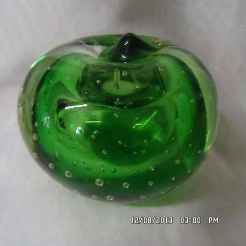 EXCEPTIONAL EMERALD GREEN BUBBLE PAPERWEIGHT.