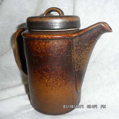 VINTAGE ARABIA OF FINLAND COFFEE POT.
