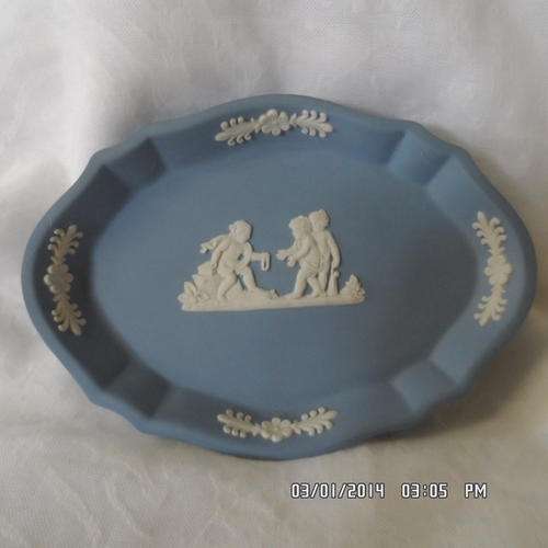 LOVELY OVAL WEDGEWOOD PIN TRAY.
