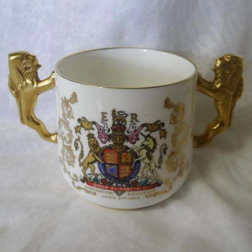 AN AWESOME PARAGON 'BY APPOINTMENT' FINE BONE CHINA 'ROYAL' MEMORABILIA MUG.