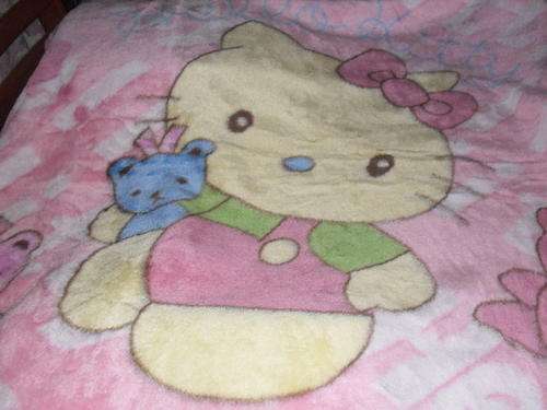 Super Snuggly Blanket - Just in time for the chilly days (Hello Kitty)
