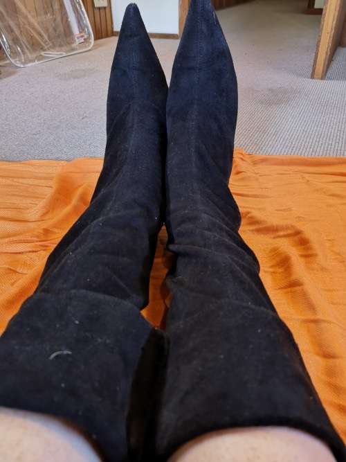 Gorgeous black knee-high suede boots size 7