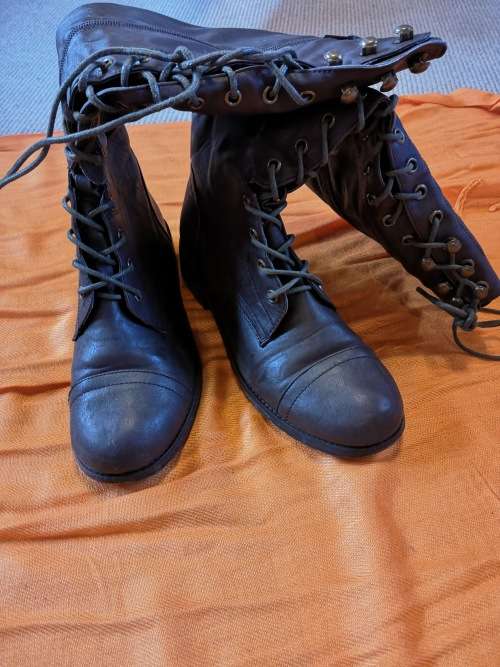 Brown lace-up boots size 6 knee-high