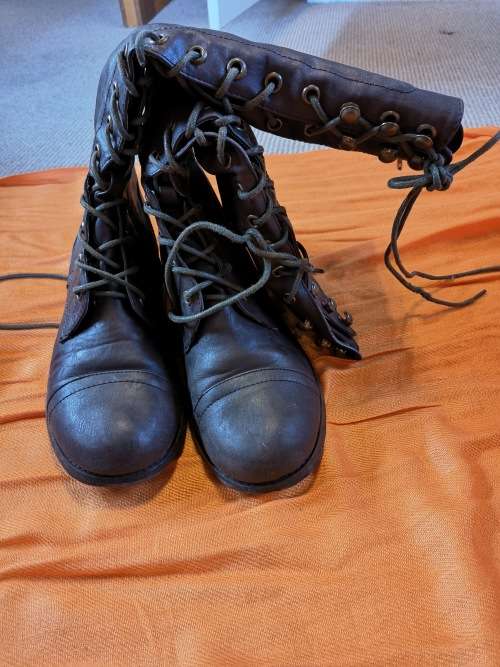 Brown lace-up boots size 6 knee-high