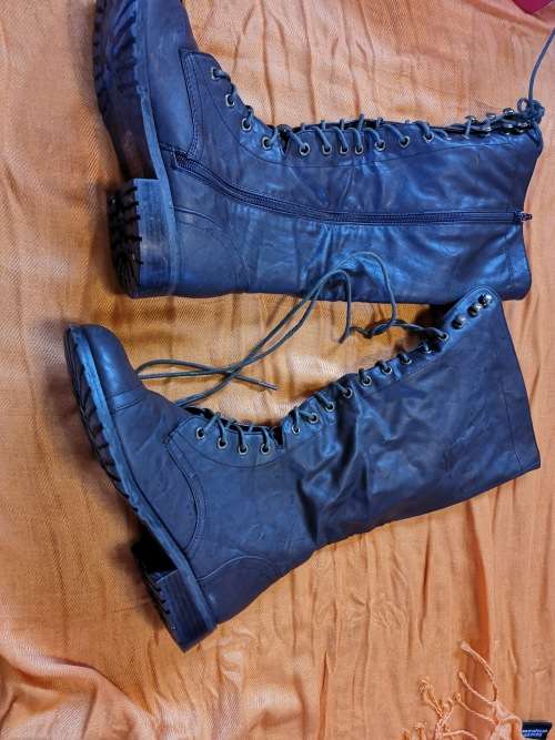 Brown lace-up boots size 6 knee-high