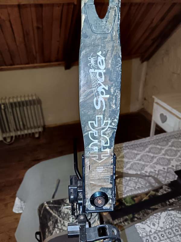 PSE Spyder Compound Bow and Taruntula Quiver