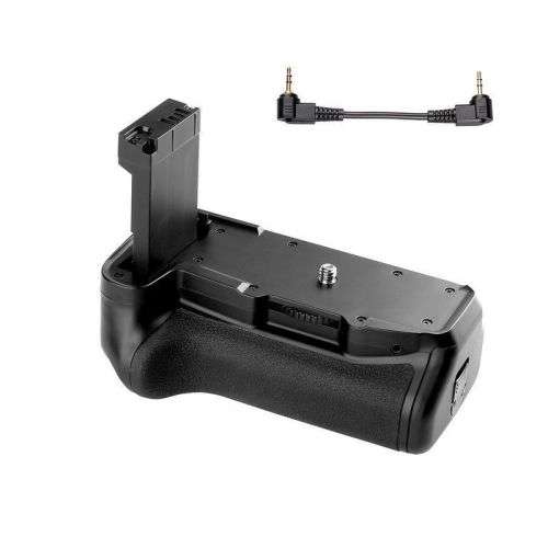 Generic Battery Grip for Canon EOS 800D / 77D / Rebel T7i / Kiss X9i