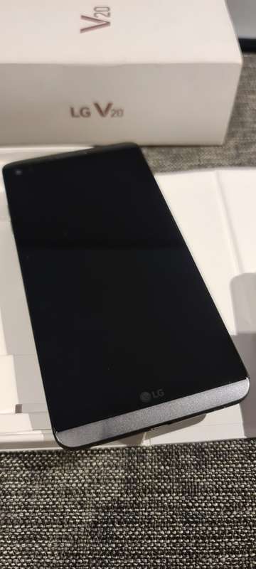 LG V20 - Dual Display