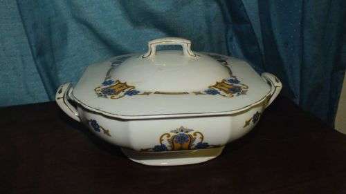 WH Grindley & Co. IVORY Made in England - Ceramic Porcelain Serving Bowls with Lids, Plates & Jug