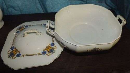 WH Grindley & Co. IVORY Made in England - Ceramic Porcelain Serving Bowls with Lids, Plates & Jug