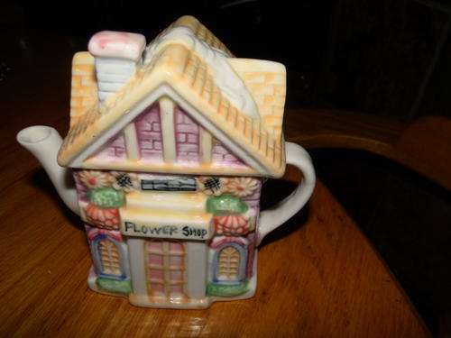 Ornamental house in form of a kettle
