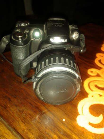 FUJIFILM FINEPIX S5600 CAMERA 10 X OPTICAL ZOOM.IMMACULATE CONDITION