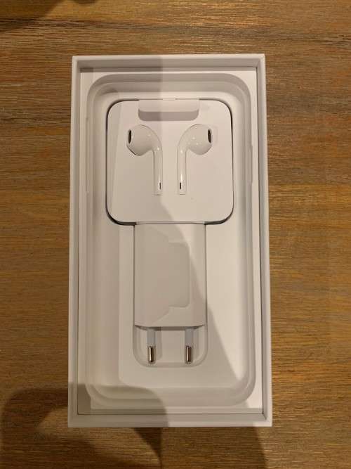 iPhone XR 256GB Black (new - phone still in plastic wrapping)