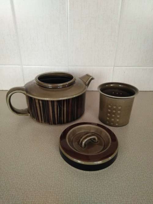 Large Tea Pot (Cosmos Arabia) made in Finland