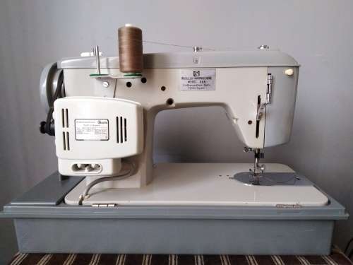 GERMAN VINTAGE SEWING MACHINE - PRIVILEG - VOLL ZICK ZACK" - EXCELLENT CONDITION **FINAL CLEARANCE**