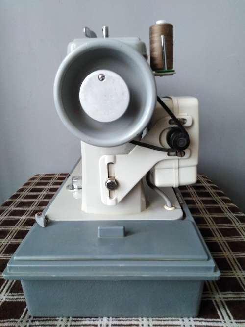 GERMAN VINTAGE SEWING MACHINE - PRIVILEG - VOLL ZICK ZACK" - EXCELLENT CONDITION **FINAL CLEARANCE**