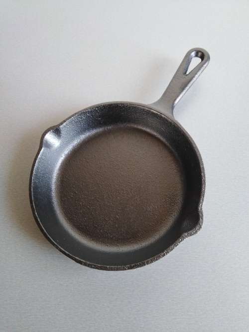 Cast Iron Skillet / Frying Pan (Pre-Seasoned) New - 16cm