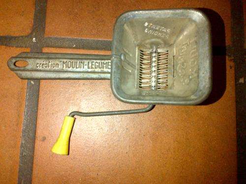 OLD KITCHEN UTENSIL (NOT SURE WHAT IT IS)