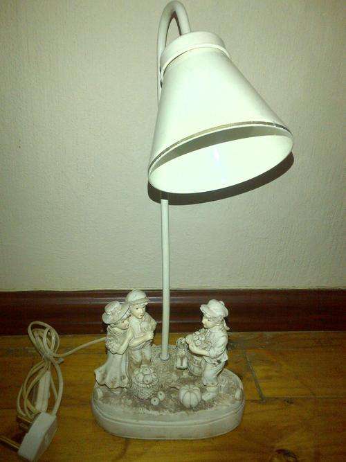 Porcelain Bed Lamp - Farm Theme with kids