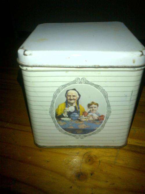 Mazawattee Tea Tin - White Striped