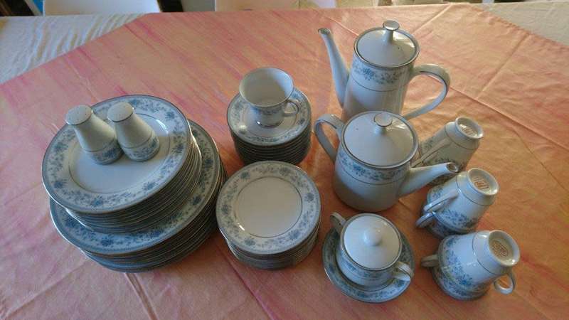 Noritake dinner set