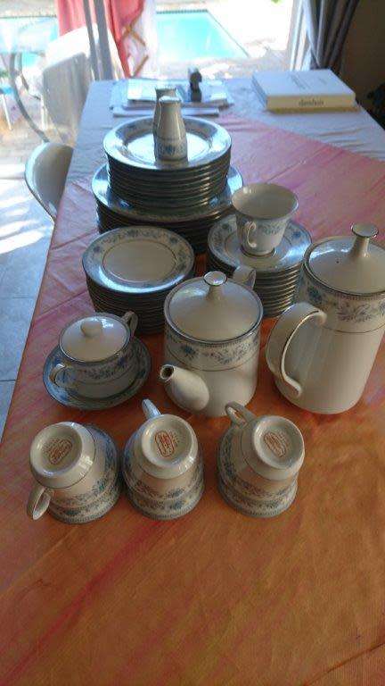 Noritake dinner set