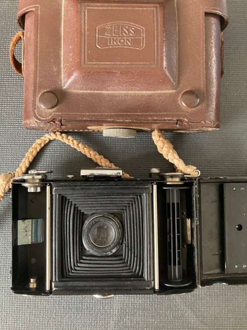 Zeiss Ikon Nettar 515/16 medium format film camera