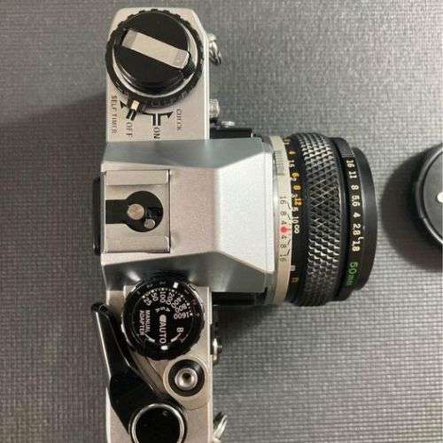 Olympus OM10 35mm film camera with lens