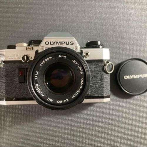 Olympus OM10 35mm film camera with lens