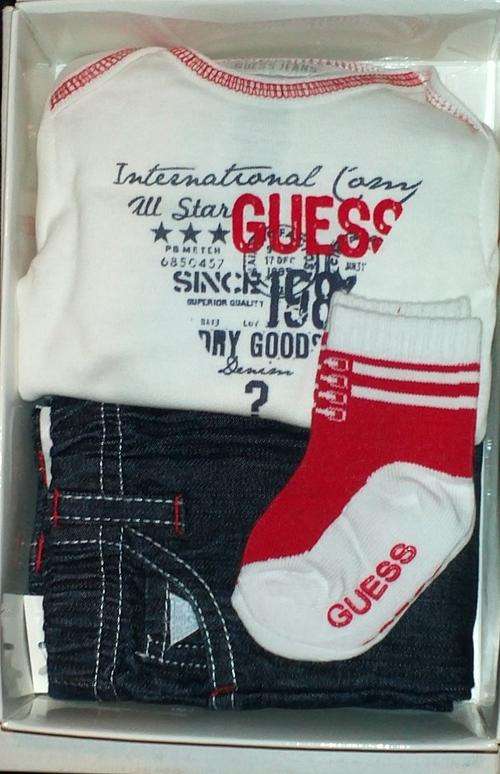 Guess Newborn Gift Pack ; Boys