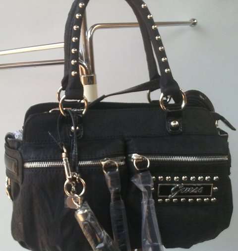 ***100% A U T H E N T I C ***  Guess Handbag