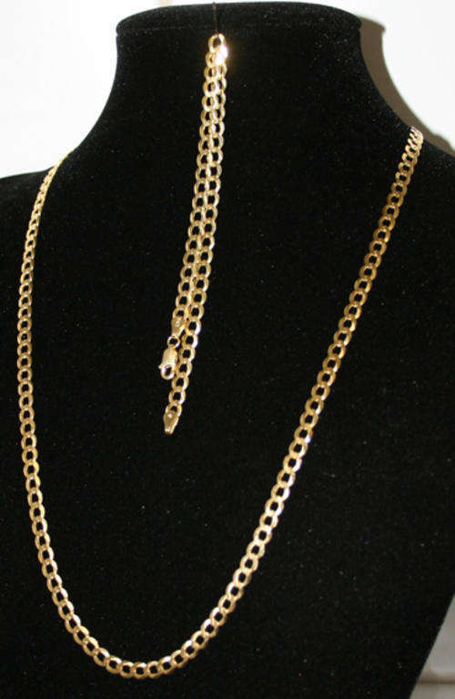 Stunning 9ct Gold Chain and braclet set