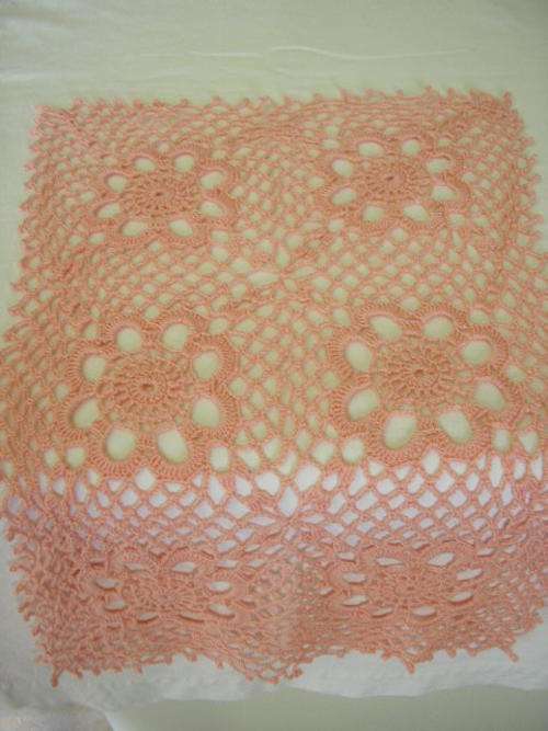 PRETTY ROSE COLOURED CROCHETED LARGE DOILY, 46 cm x 31 cm