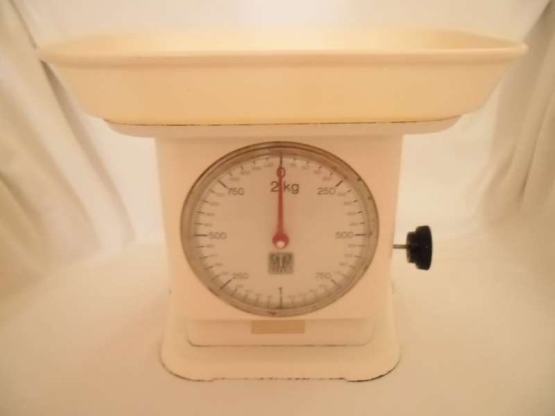 Vintage Enamelware Record Kitchen Scale, made by EFFEM/Germany, great condition!