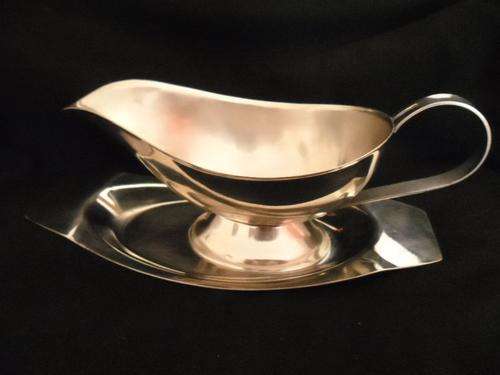 MEWA TWO PIECE 18/8 STAINLESS STEEL GRAVY/SAUCE BOAT, EXCELLENT CONDITION!!!