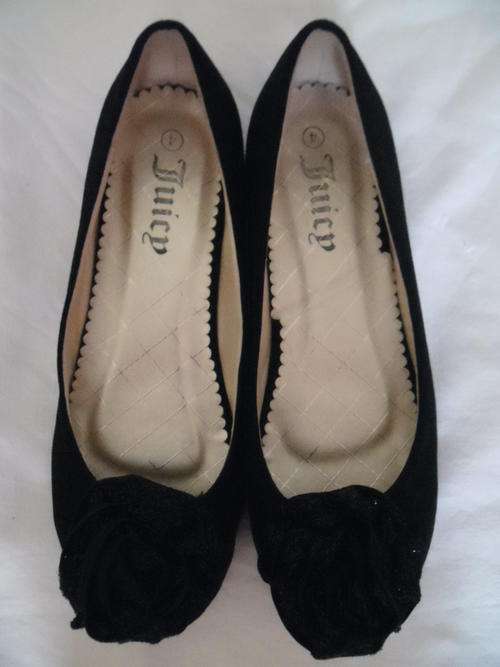Black flat Ballerinas, Size 4, LIKE NEW!!!